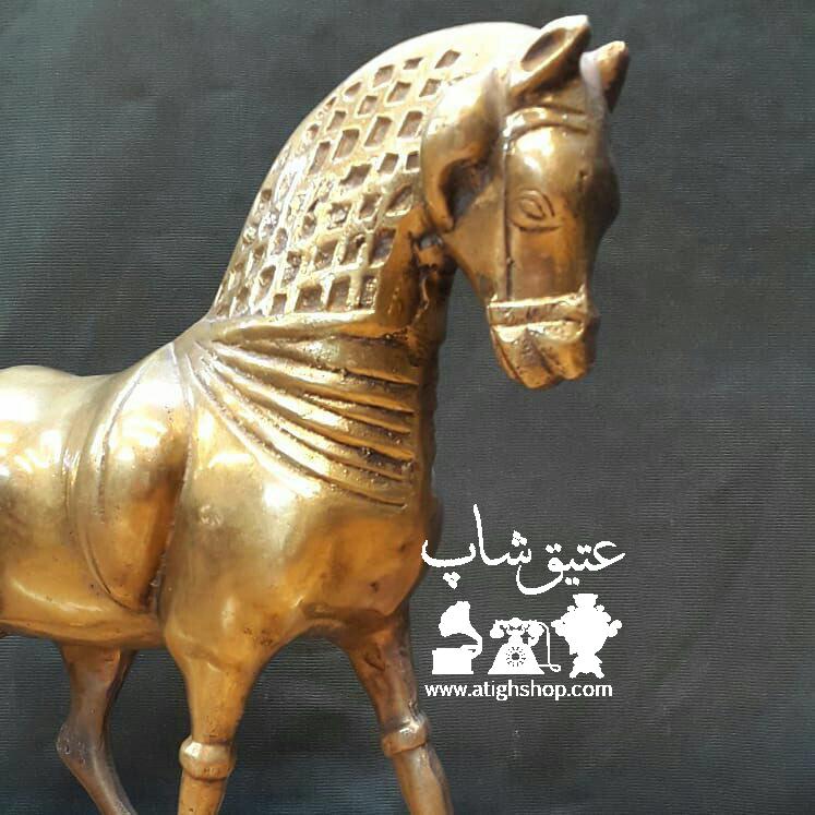 اسب زیبا برنزی قدیمی معروف به اسب شاه،ارتفاع۲۷ وزن۴٫۸۰۰