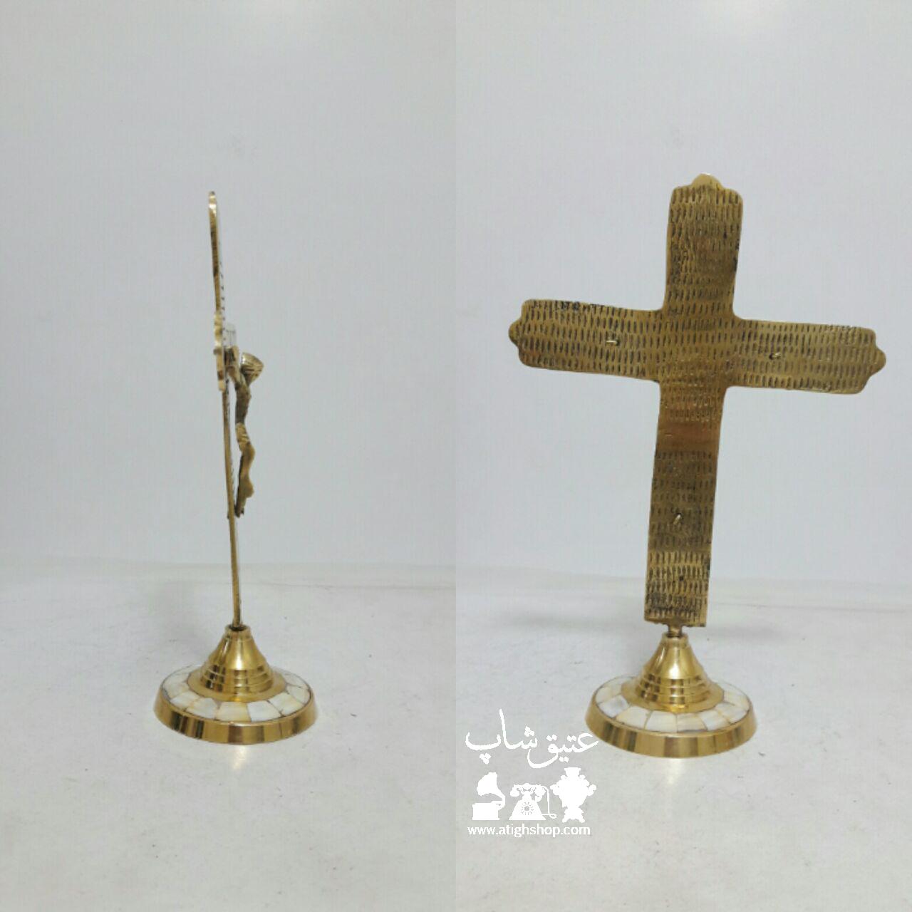 صلیب مسیح برنجی صدف کاری شده ارتفاع ۲۸ سانت طول ۱۹ سانت وزن نیم کیلو