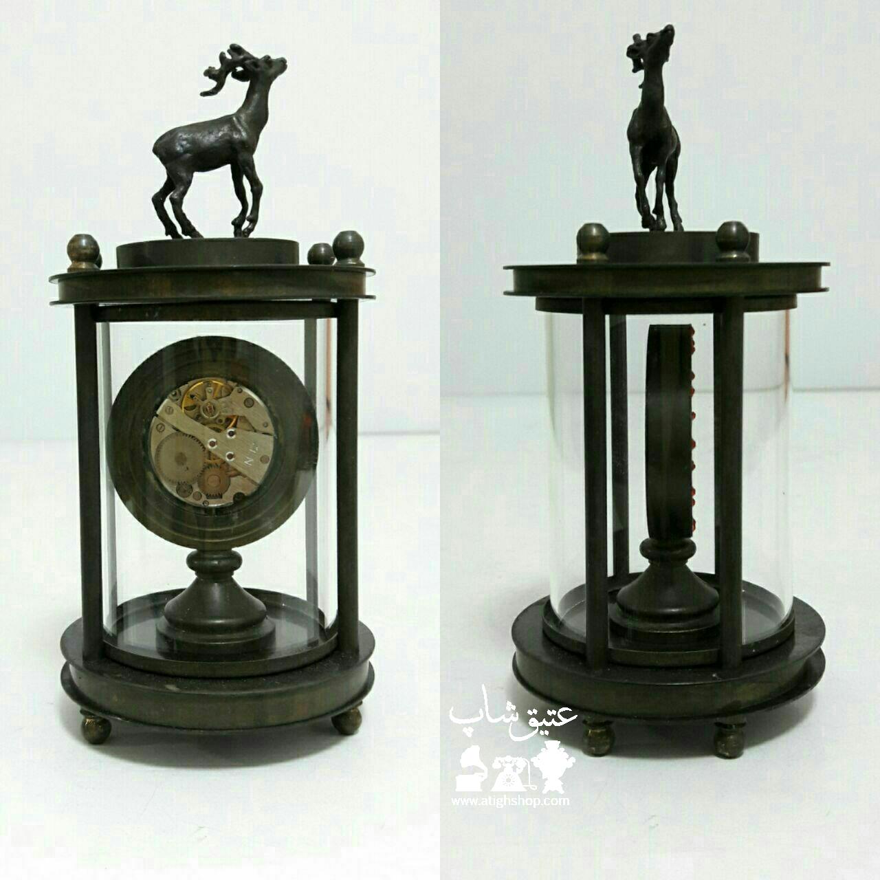 ساعت کوکی امگا برنزی سوئیسی تاریخدار ۱۸۲۵میلادی سالم و طرح قدیم میباشد  ارتفاع ۱۳ سانت طول ۷ سانت